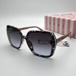 عینک جیمی چو بغل شاین