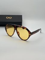 عینک همراه با کاور پارچه ای و دستمال رایگان میباشد لنز عینک یووی 400 ضد اشعه برای تهیه کیف به دسته بندی کیف عینک سر بزنید